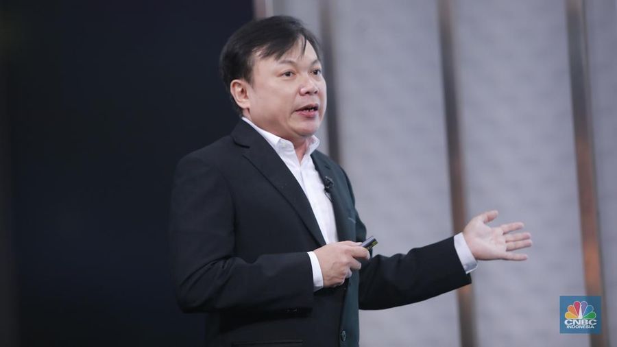 Direktur Utama Dupoin Futures Indonesia, Gunawan Herman menyampaikan paparan dalam Road to CNBC Indonesia Awards 2025 di Jakarta, Selasa (14/10/2025). (CNBC Indonesia/Muhammad Sabki)