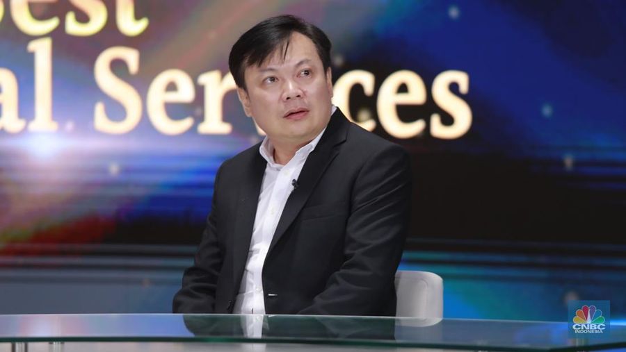 Direktur Utama Dupoin Futures Indonesia, Gunawan Herman menyampaikan paparan dalam Road to CNBC Indonesia Awards 2025 di Jakarta, Selasa (14/10/2025). (CNBC Indonesia/Muhammad Sabki)