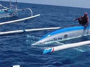 Perahu Ditumpangi Turis Inggris Terbalik di Perairan Bunutan Karangasem