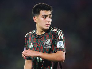 Gelandang Meksiko Ini Dipantau Barca dan Madrid