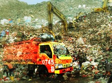 Dibakar Selesai: Cara Lama Mengurus Sampah Desa