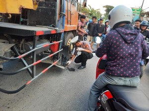 2 Motor Adu Banteng di Poros Malino Gowa, 1 Orang Tewas Terlindas Truk