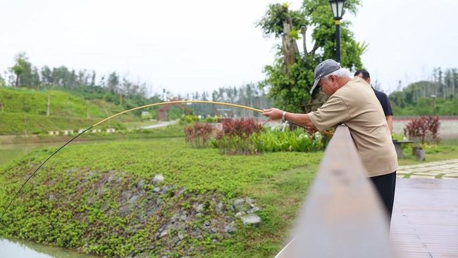 Basuki Tiba-Tiba Muncul Lagi Mancing di IKN, Strike! Dapat Ikan Ini