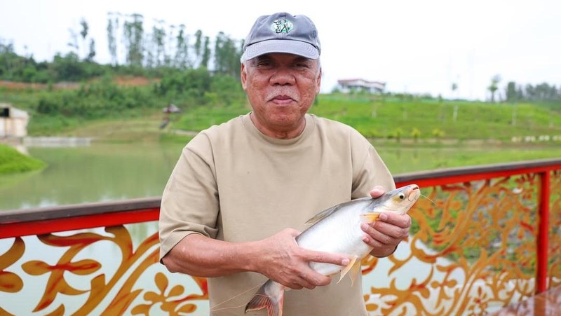 Kepala Otorita Ibu Kota Nusantara (IKN) Basuki Hadimuljono membagikan momen akhir pekannya di IKN melalui unggahan di laman Instagram pribadinya. Dalam unggahan tersebut, Basuki terlihat menikmati suasana tenang dengan memancing di salah satu dari beberapa embung yang berada di kawasan IKN, Kalimantan Timur. (Instagram/basukihadimuljono)