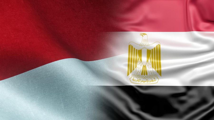 Kolase foto bendera Indonesia dan Mesir. (Dok. Freepik)