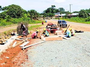 Eks Anggota DPRD KTT Kecewa Proyek Jembatan Sebawang Tak Seusai Harapan