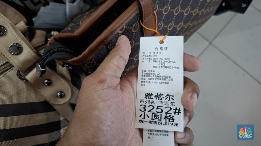 Penjualan tas branded impor