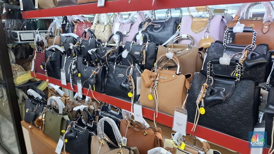 Penjualan tas branded impor