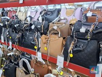 Ini Merek-Merek Tas Impor Branded KW di Pasar Senen, Bikin Kaget