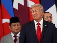 Potret Momen Trump Puji Prabowo di KTT Perdamaian, Riuh Tepuk Tangan