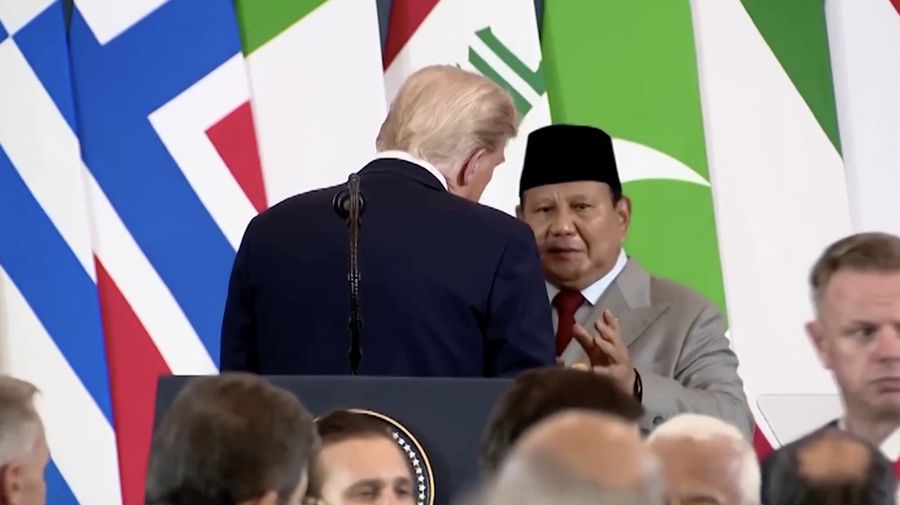 Presiden Indonesia Prabowo Subianto bertanya kepada Presiden AS Donald Trump pada hari Senin (13 Oktober) apakah dia dapat bertemu dengan putra Trump, Eric, wakil presiden eksekutif Trump Organization. (Tangkapan Layar Video Reuters/U.S. NETWORK POOL)
