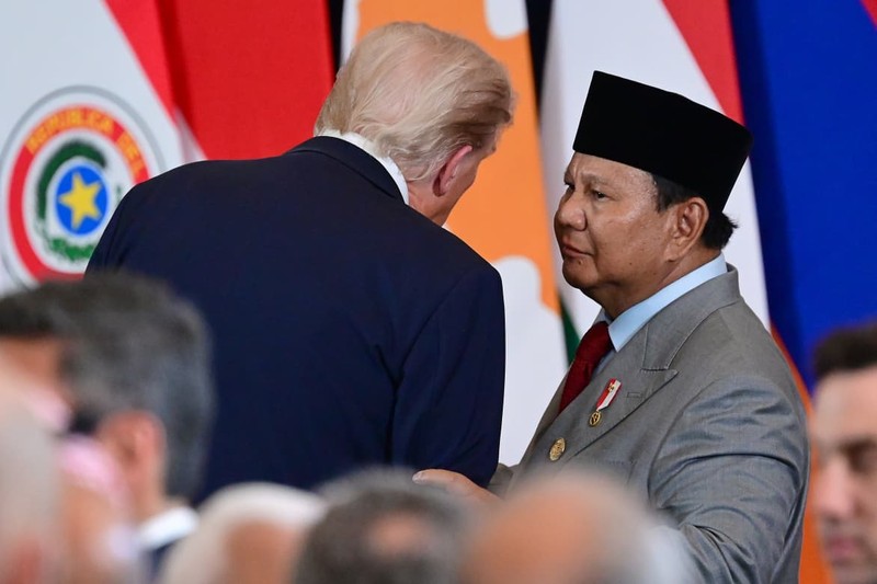 Presiden AS Donald Trump berbicara selama pertemuan puncak para pemimpin dunia untuk mengakhiri perang Gaza, di tengah pertukaran tahanan-sandera yang ditengahi AS dan kesepakatan gencatan senjata antara Israel dan Hamas, di Sharm el-Sheikh, Mesir, 13 Oktober 2025. Presiden AS Donald Trump berbicara selama pertemuan puncak para pemimpin dunia untuk mengakhiri perang Gaza, di tengah pertukaran tahanan-sandera yang ditengahi AS dan kesepakatan gencatan senjata antara Israel dan Hamas, di Sharm el-Sheikh, Mesir, 13 Oktober 2025. (Yoan Valat/Pool via REUTERS)