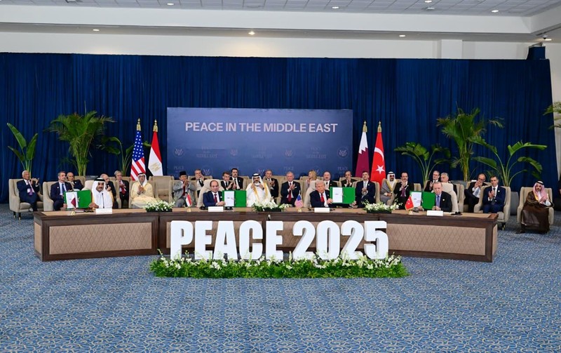 Presiden Republik Indonesia Prabowo Subianto menghadiri Konferensi Tingkat Tinggi (KTT) Perdamaian Sharm El-Sheikh yang digelar di International Congress Centre, Mesir, pada Senin (13/10/2025). Presiden Republik Indonesia Prabowo Subianto menghadiri Konferensi Tingkat Tinggi (KTT) Perdamaian Sharm El-Sheikh yang digelar di International Congress Centre, Mesir, pada Senin (13/10/2025). (Dok. BPMI Sekretariat Presiden)