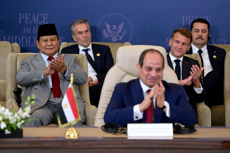 Presiden Republik Indonesia Prabowo Subianto menghadiri Konferensi Tingkat Tinggi (KTT) Perdamaian Sharm El-Sheikh yang digelar di International Congress Centre, Mesir, pada Senin (13/10/2025). Presiden Republik Indonesia Prabowo Subianto menghadiri Konferensi Tingkat Tinggi (KTT) Perdamaian Sharm El-Sheikh yang digelar di International Congress Centre, Mesir, pada Senin (13/10/2025). (Dok. BPMI Sekretariat Presiden)