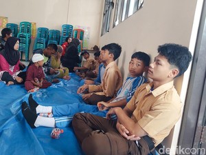 Kesaksian Siswa SMPN 1 Cisarua Keracunan MBG: Ayamnya Bau Basi