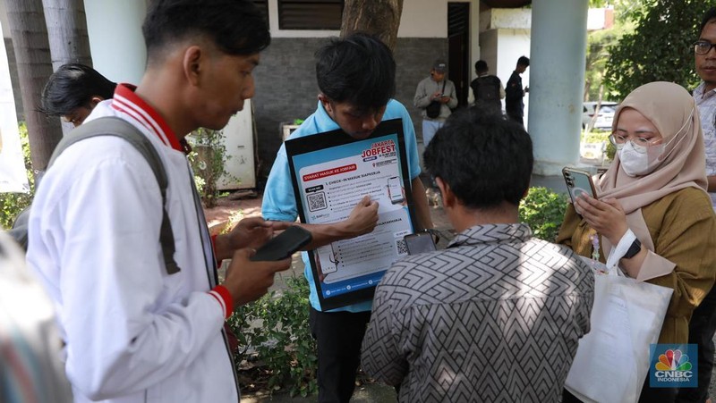 Suasana acara Jakarta Job Fest 2025 yang diselenggarakan di Gedung Serbaguna Gelora Sunter, Jakarta, Selasa (14/10/2025). (CNBC Indonesia/Muhammad Sabki)