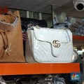 Tas Impor Branded KW Marak di Pasar Senen, Merek-Harganya Bikin Kaget