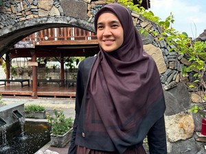 Bentuk Kepedulian Dhini Aminarti Terhadap Sesama Perempuan