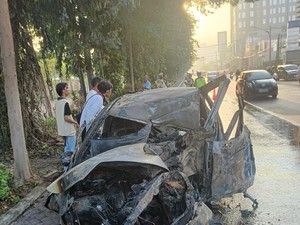 Honda Jazz Hantam Pohon Lalu Terbakar Tewaskan 2 Orang, Sopir Diduga Mabuk