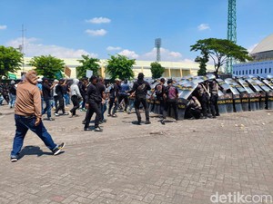 Ribuan Aparat Gabungan Gelar Simulasi Pengamanan Kota di Jatim