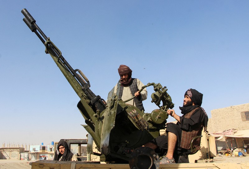 Konflik di perbatasan Afghanistan dan Pakistan kembali memanas, puluhan orang di kedua pihak tewas. Konflik di perbatasan Afghanistan dan Pakistan kembali memanas, puluhan orang di kedua pihak tewas. (REUTERS/Stringer)