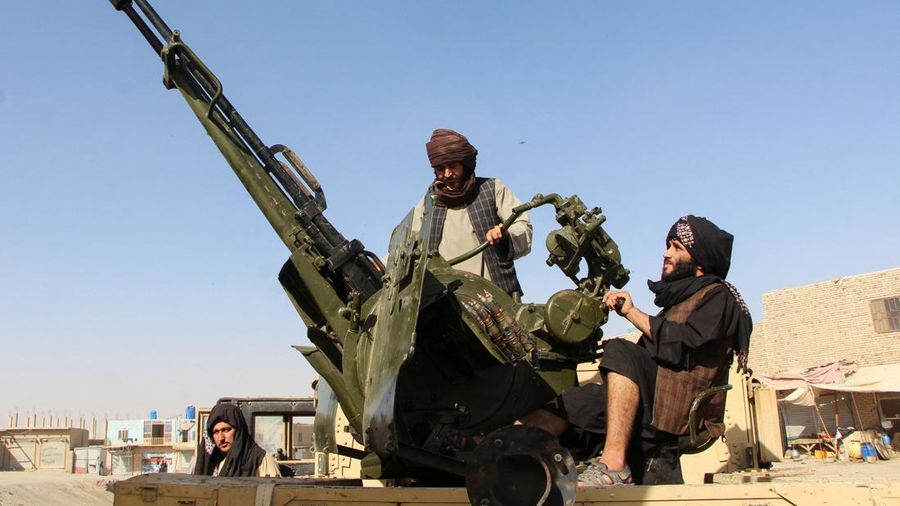 Konflik di perbatasan Afghanistan dan Pakistan kembali memanas, puluhan orang di kedua pihak tewas. Konflik di perbatasan Afghanistan dan Pakistan kembali memanas, puluhan orang di kedua pihak tewas. (REUTERS/Stringer)