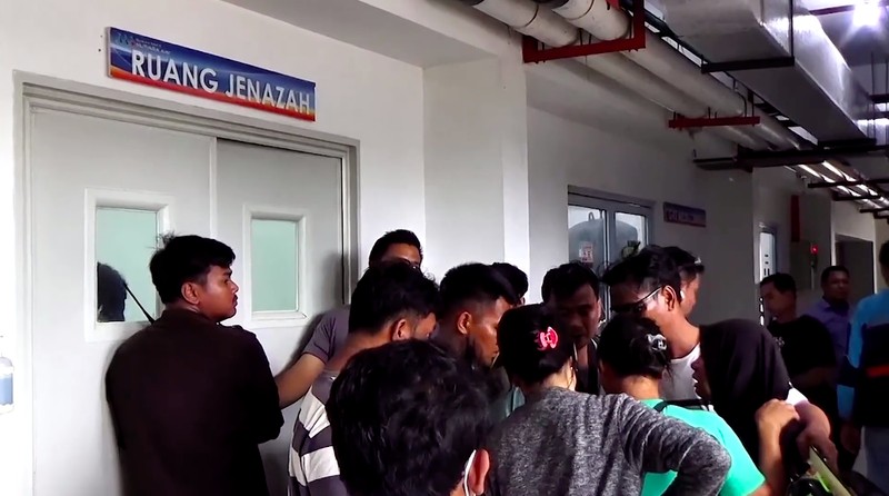 Ledakan hebat terjadi di kapal tanker MT Federal II yang tengah menjalani perbaikan di kawasan Industri PT ASL Shipyard, Tanjung Uncang, Kota Batam, Kepulauan Riau, pada Rabu (15/10/2025) dini hari. Ledakan hebat terjadi di kapal tanker MT Federal II yang tengah menjalani perbaikan di kawasan Industri PT ASL Shipyard, Tanjung Uncang, Kota Batam, Kepulauan Riau, pada Rabu (15/10/2025) dini hari. (Tangkapan Layar Video Reuters/)