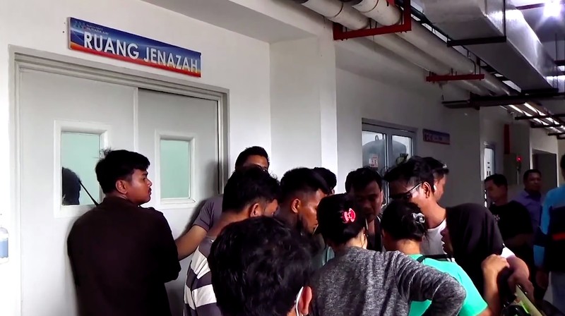 Ledakan hebat terjadi di kapal tanker MT Federal II yang tengah menjalani perbaikan di kawasan Industri PT ASL Shipyard, Tanjung Uncang, Kota Batam, Kepulauan Riau, pada Rabu (15/10/2025) dini hari. (Tangkapan Layar Video Reuters/)