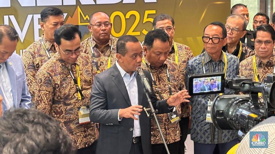 Menteri ESDM Bahlil Lahadalia di acara Minerba Convex 2025 di JCC, Jakarta, Rabu (15/10/2025). (CNBC Indonesia/Firda Dwi Muliawati)