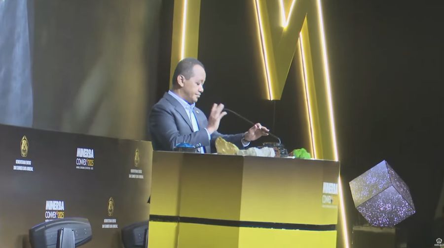 Menteri ESDM, Bahlil Lahadalia saat menyampaikan paparan dalam MINERBA CONVEX 2025 di Jakarta, Rabu (15/10/2025). (Tangkapan Layar Youtube/KementerianESDM)