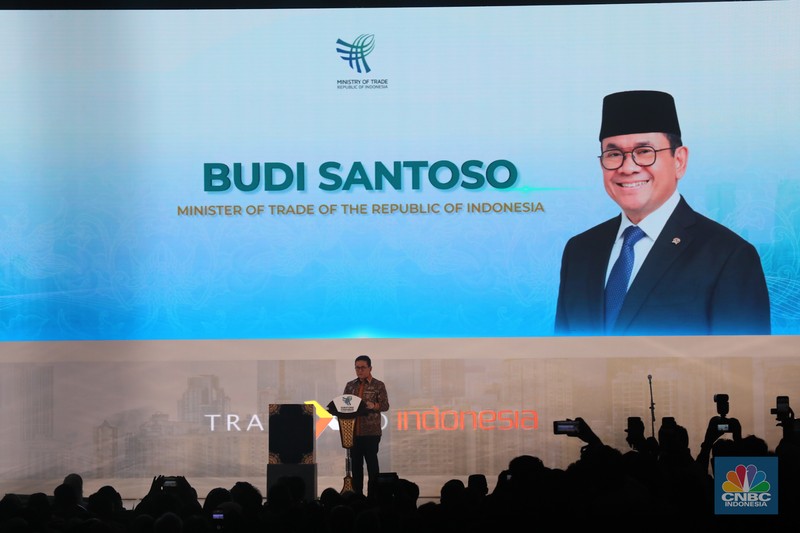 Penyerahan penghargaan saat Opening Ceremony Trade Expo Indonesia (TEI) 2025 di ICE BSD, Kabupaten Tangerang, Banten, Rabu (15/10/2025). Penyerahan penghargaan saat Opening Ceremony Trade Expo Indonesia (TEI) 2025 di ICE BSD, Kabupaten Tangerang, Banten, Rabu (15/10/2025). (CNBC Indonesia/Faisal Rahman)