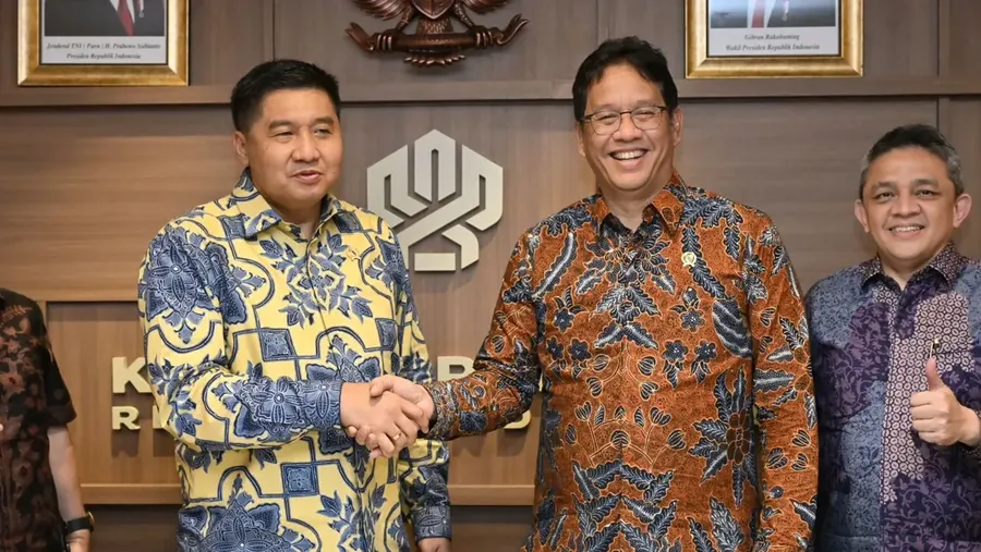 Menteri Perumahan dan Kawasan Permukiman (PKP) Maruarar Sirait (Ara) bersama Menteri Keuangan Purbaya Yudhi Sadewa melakukan pertemuan di Kantor Menteri PKP, Jakarta, Selasa (14/10/2025). (Dok. Kementerian PKP.)