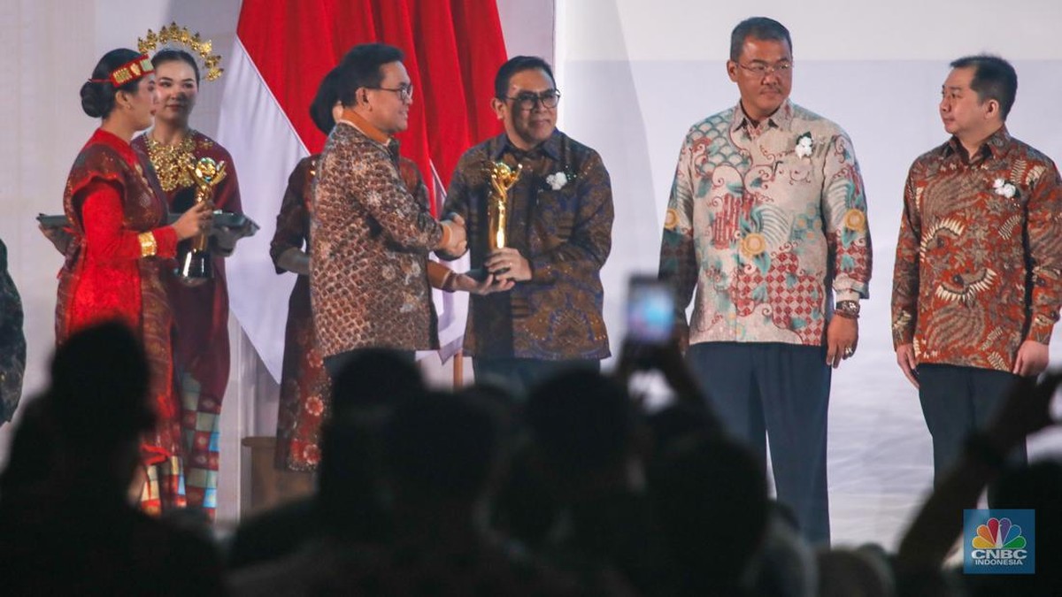 Perkuat Perdagangan, Mendag Beri Penghargaan Primaniyarta dan Primaduta