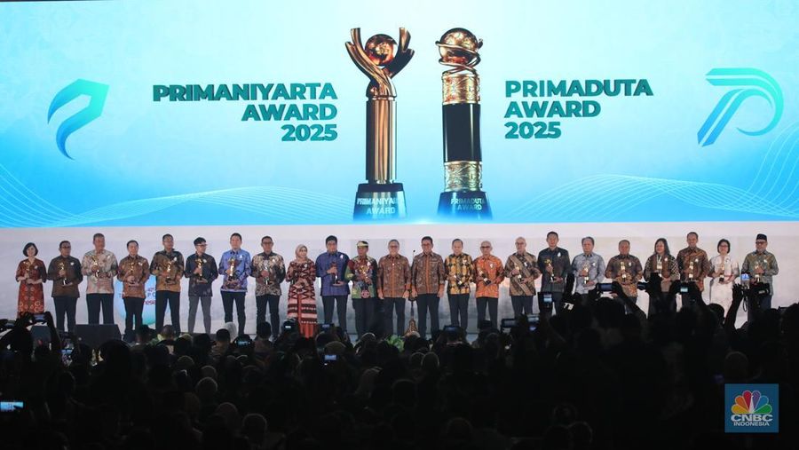 Penyerahan penghargaan saat Opening Ceremony Trade Expo Indonesia (TEI) 2025 di ICE BSD, Kabupaten Tangerang, Banten, Rabu (15/10/2025). Penyerahan penghargaan saat Opening Ceremony Trade Expo Indonesia (TEI) 2025 di ICE BSD, Kabupaten Tangerang, Banten, Rabu (15/10/2025). (CNBC Indonesia/Faisal Rahman)