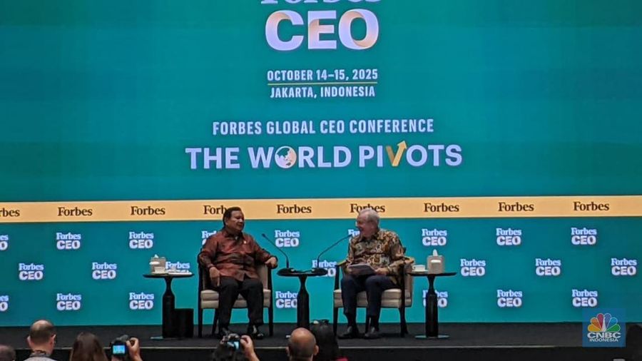 Presiden Prabowo Subianto menjadi pembicara dalam Forbes Global CEO Conference 2025 di St Regis Hotel, Jakarta Selatan, Rabu (15/10/2025). (CNBC Indonesia/Emir Yanwardhana)