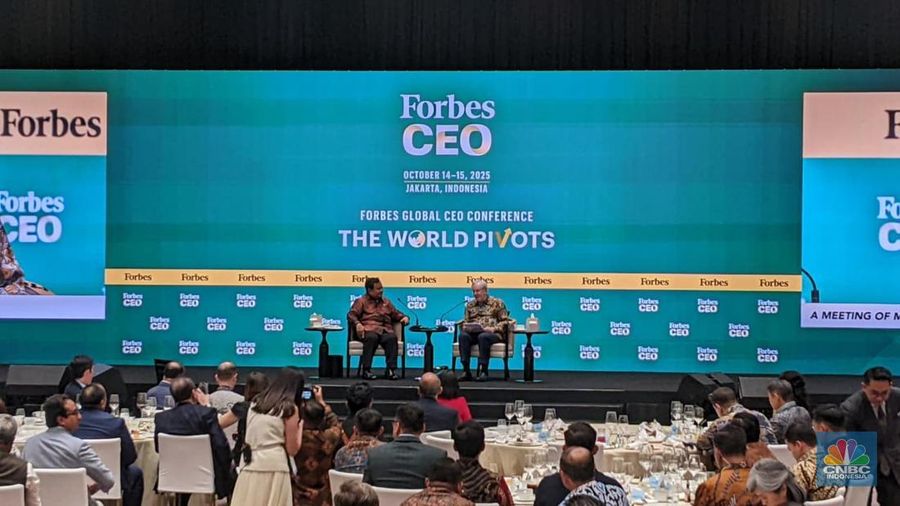 Presiden Prabowo Subianto menjadi pembicara dalam Forbes Global CEO Conference 2025 di St Regis Hotel, Jakarta Selatan, Rabu (15/10/2025). (CNBC Indonesia/Emir Yanwardhana)