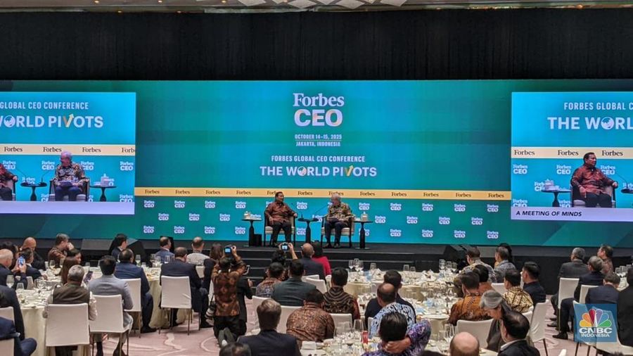 Presiden Prabowo Subianto menjadi pembicara dalam Forbes Global CEO Conference 2025 di St Regis Hotel, Jakarta Selatan, Rabu (15/10/2025). (CNBC Indonesia/Emir Yanwardhana)