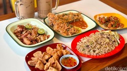 RM Sinar Gakong: Cicip Fuyunghai Dua Saus hingga Bakso Goreng Hits dari Bandung