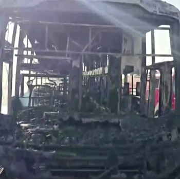 Potret Bus Penuh Penumpang Tiba-TIba Terbakar, 20 Orang Tak Selamat