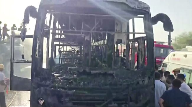 Bus Antarkota Terbakar di Tengah Jalan, 20 Orang Penumpang Tewas