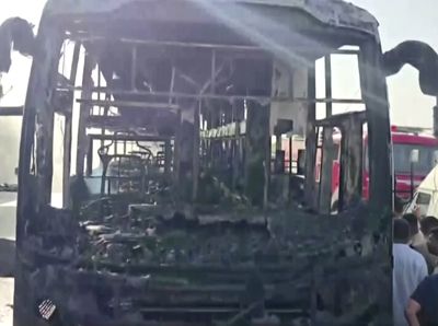 Bus Antarkota Terbakar di Tengah Jalan, 20 Orang Penumpang Tewas