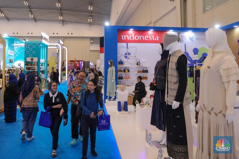Penyerahan penghargaan saat Opening Ceremony Trade Expo Indonesia (TEI) 2025 di ICE BSD, Kabupaten Tangerang, Banten, Rabu (15/10/2025). Penyerahan penghargaan saat Opening Ceremony Trade Expo Indonesia (TEI) 2025 di ICE BSD, Kabupaten Tangerang, Banten, Rabu (15/10/2025). (CNBC Indonesia/Faisal Rahman)