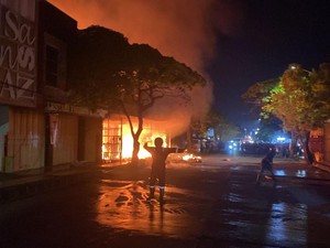 Toko Pakaian di Majenang Cilacap Ludes Terbakar