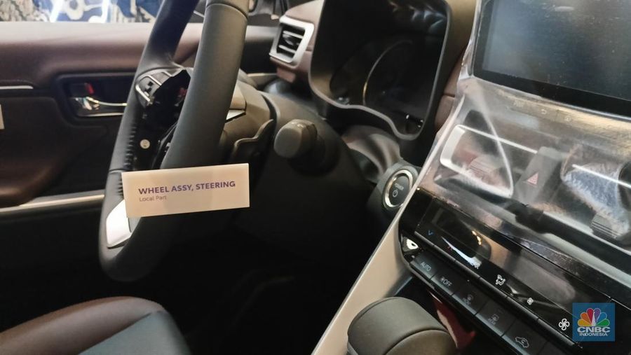 Toyota memamerkan Toyota Innova Zenix Hybrid yang dipajang di ajang Trade Expo Indonesia (TEI) 2025 di ICE BSD City, Tangerang, Kamis, (16/10/2025). Toyota memamerkan Toyota Innova Zenix Hybrid yang dipajang di ajang Trade Expo Indonesia (TEI) 2025 di ICE BSD City, Tangerang, Kamis, (16/10/2025). (CNBC Indonesia/Muhammad Sabki)
