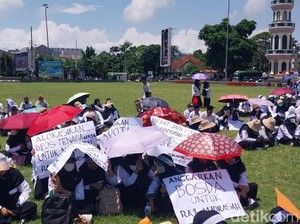Guru Madrasah Swasta Cilacap Demo Tuntut Insentif Rp 250 Ribu-Diangkat PPPK