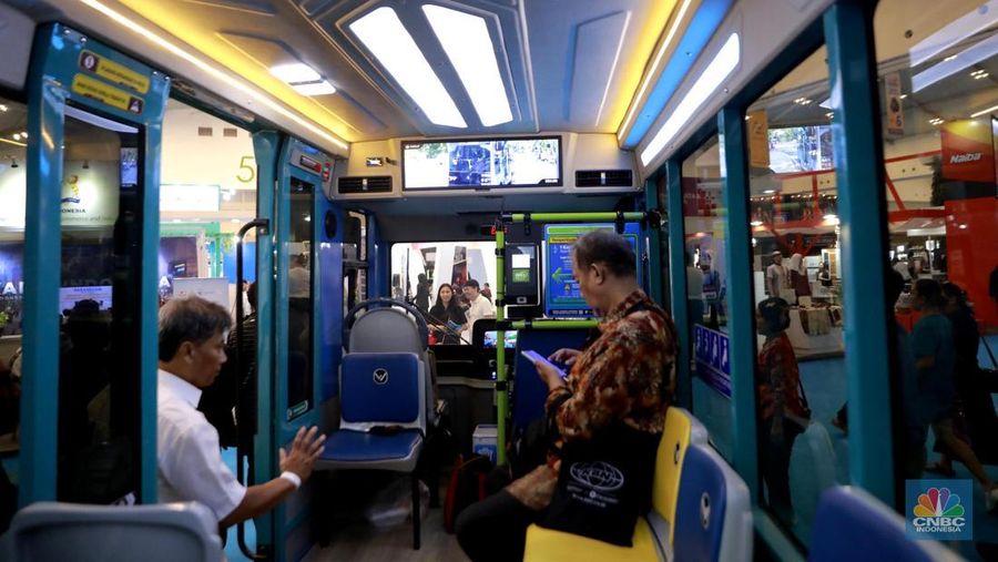 Perusahaan kendaraan listrik, PT Marlip Indo Mandiri ikut serta dalam gelaran Trade Expo Indonesia (TEI) 2025, Kamis (16/10/2025). Adapun di gelaran ini, dihadirkan purwarupa (prototype) Angkot Listrik Kota Bandung (Angklung) yang sempat viral di Bandung, Jawa Barat. Perusahaan kendaraan listrik, PT Marlip Indo Mandiri ikut serta dalam gelaran Trade Expo Indonesia (TEI) 2025, Kamis (16/10/2025). Adapun di gelaran ini, dihadirkan purwarupa (prototype) Angkot Listrik Kota Bandung (Angklung) yang sempat viral di Bandung, Jawa Barat. (CNBC Indonesia/Muhammad Sabki)