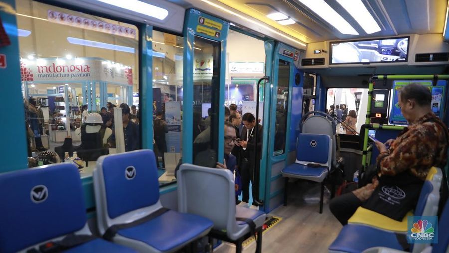 Perusahaan kendaraan listrik, PT Marlip Indo Mandiri ikut serta dalam gelaran Trade Expo Indonesia (TEI) 2025, Kamis (16/10/2025). Adapun di gelaran ini, dihadirkan purwarupa (prototype) Angkot Listrik Kota Bandung (Angklung) yang sempat viral di Bandung, Jawa Barat. Perusahaan kendaraan listrik, PT Marlip Indo Mandiri ikut serta dalam gelaran Trade Expo Indonesia (TEI) 2025, Kamis (16/10/2025). Adapun di gelaran ini, dihadirkan purwarupa (prototype) Angkot Listrik Kota Bandung (Angklung) yang sempat viral di Bandung, Jawa Barat. (CNBC Indonesia/Muhammad Sabki)