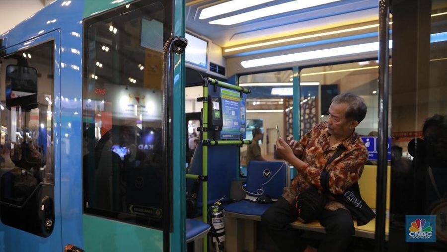 Perusahaan kendaraan listrik, PT Marlip Indo Mandiri ikut serta dalam gelaran Trade Expo Indonesia (TEI) 2025, Kamis (16/10/2025). Adapun di gelaran ini, dihadirkan purwarupa (prototype) Angkot Listrik Kota Bandung (Angklung) yang sempat viral di Bandung, Jawa Barat. Perusahaan kendaraan listrik, PT Marlip Indo Mandiri ikut serta dalam gelaran Trade Expo Indonesia (TEI) 2025, Kamis (16/10/2025). Adapun di gelaran ini, dihadirkan purwarupa (prototype) Angkot Listrik Kota Bandung (Angklung) yang sempat viral di Bandung, Jawa Barat. (CNBC Indonesia/Muhammad Sabki)