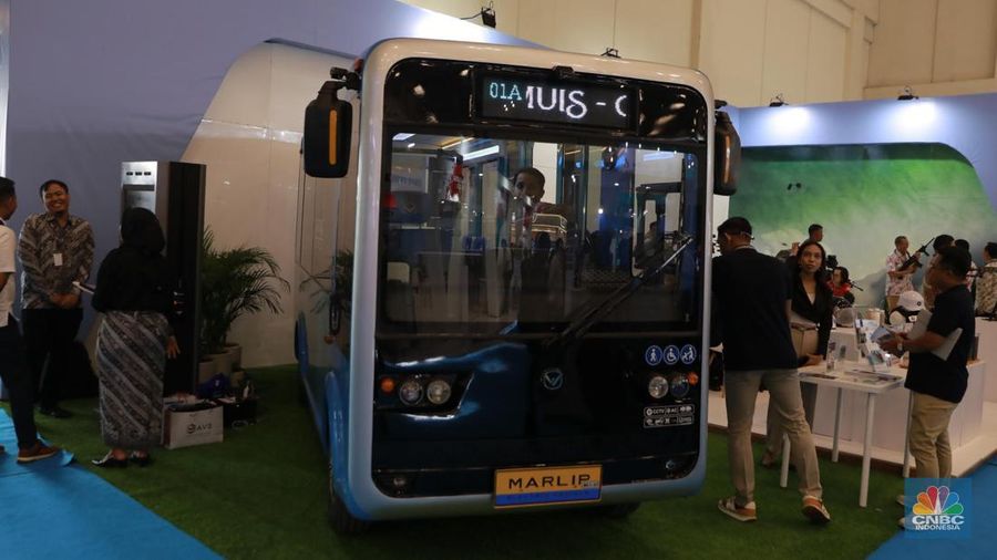 Perusahaan kendaraan listrik, PT Marlip Indo Mandiri ikut serta dalam gelaran Trade Expo Indonesia (TEI) 2025, Kamis (16/10/2025). Adapun di gelaran ini, dihadirkan purwarupa (prototype) Angkot Listrik Kota Bandung (Angklung) yang sempat viral di Bandung, Jawa Barat. Perusahaan kendaraan listrik, PT Marlip Indo Mandiri ikut serta dalam gelaran Trade Expo Indonesia (TEI) 2025, Kamis (16/10/2025). Adapun di gelaran ini, dihadirkan purwarupa (prototype) Angkot Listrik Kota Bandung (Angklung) yang sempat viral di Bandung, Jawa Barat. (CNBC Indonesia/Muhammad Sabki)