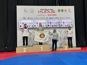 2 Polwan Polda Riau Raih Medali di Kejuaraan PON Bela Diri Kudus 2025